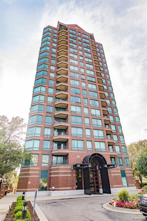 17e-3320 Spinnaker Ln, Detroit, MI, 48207-5006 | Card Image