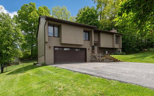15 Marshall Dr, Poughkeepsie, NY, 12601-6512 | Card Image