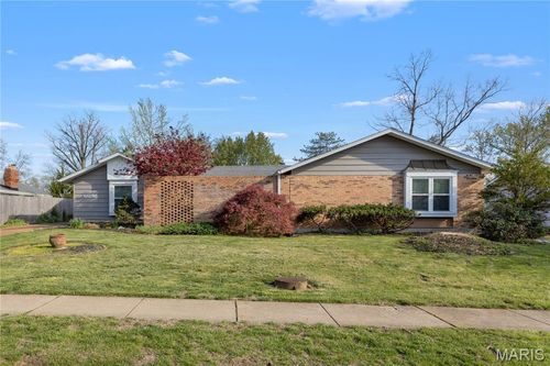 606 Rue Montand Dr, Ballwin, MO, 63011-2809 | Card Image