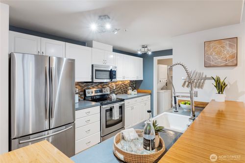 apt-413-3221 Sw Avalon Way, Seattle, WA, 98126-4425 | Card Image