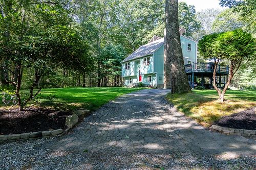 81 Shippee Rd, East Greenwich, RI, 02818-1028 | Card Image