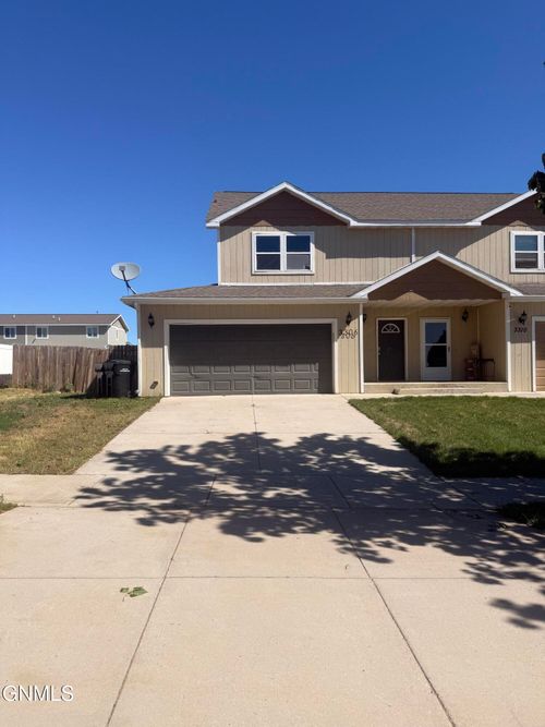 3306 10th Ave Ne, Watford City, ND, 58854-3301 | Card Image