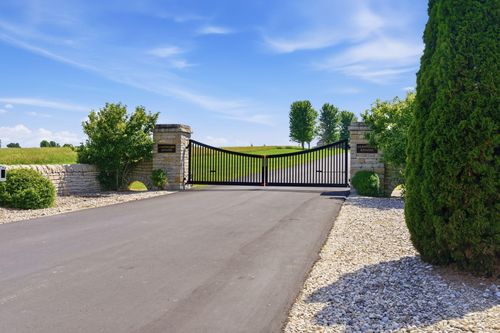 13-4100 Ambergy Ct, Lexington, KY, 40516-9028 | Card Image