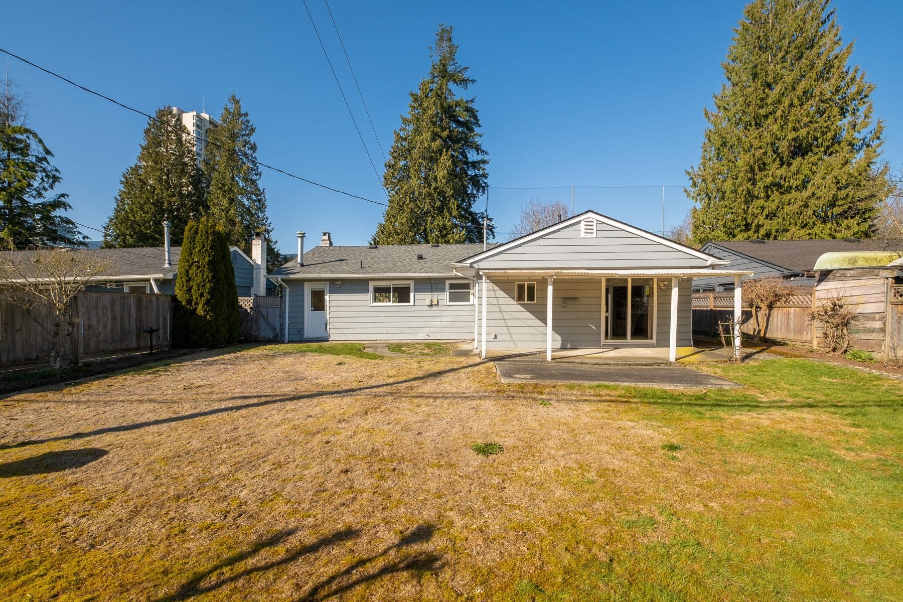 1805 W 15 Th Street, House other with 3 bedrooms, 1 bathrooms and 4 parking in North Vancouver BC | Image 19