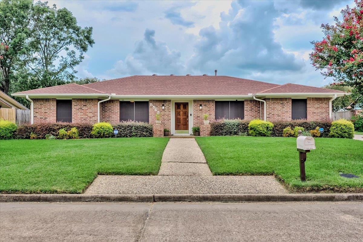 Greenbriar Ln, Port Arthur, TX 77642