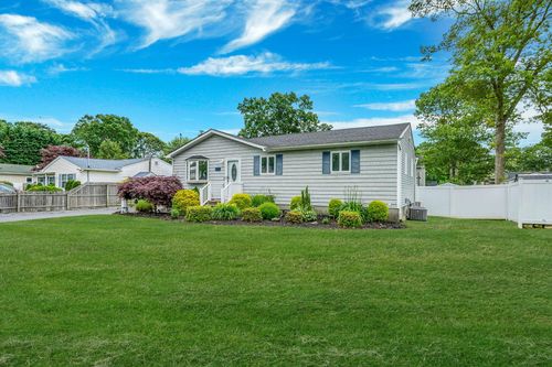 80 Breston Dr E, Shirley, NY, 11967-3610 | Card Image