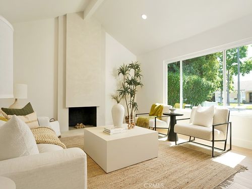 2709 Dayna St, Santa Ana, CA, 92701-4421 | Card Image