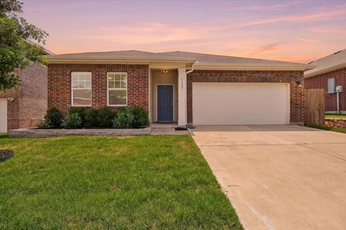 5325 Northfield Dr, Fort Worth, TX, 76179-2177 | Card Image