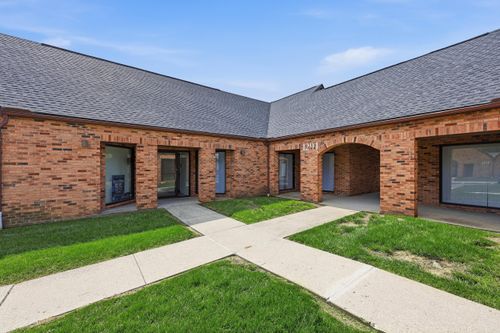 1291 Worthington Woods Blvd, Worthington, OH, 43085-4743 | Card Image