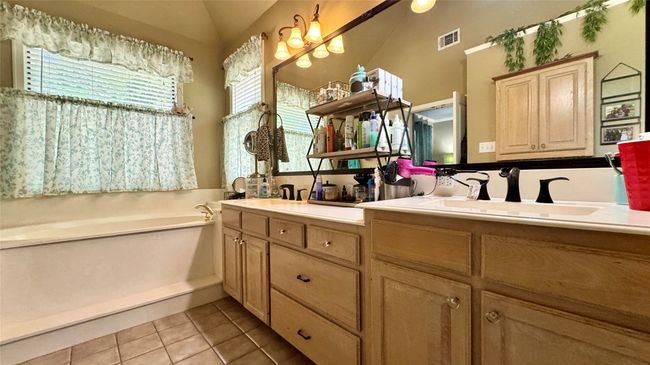 2197 Meadow Way, House other with 4 bedrooms, 3 bathrooms and null parking in Terrell TX | Image 16