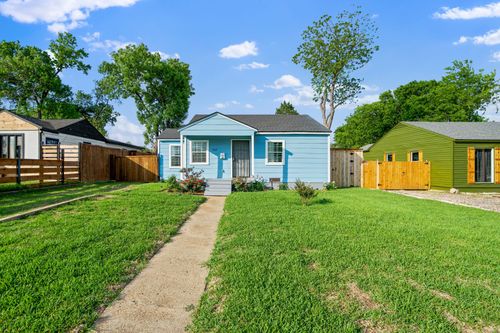 3068 Sunnyvale St, Dallas, TX, 75216-3328 | Card Image