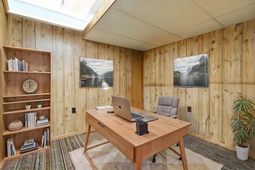 910 S 4th Ave, Libertyville, IL, 60048-3429 | Card Image