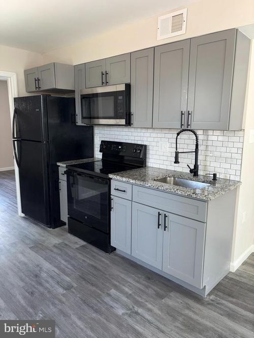 1-105 Devereaux Ave, PHILADELPHIA, PA, 19111-5927 | Card Image