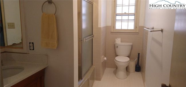 Hall bath | Image 10