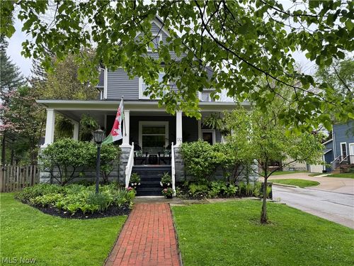 132 S Franklin St, Chagrin Falls, OH, 44022-3233 | Card Image