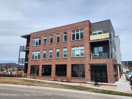 south-end-cap-920 Colorado Ave, Carbondale, CO, 81623-1520 | Card Image