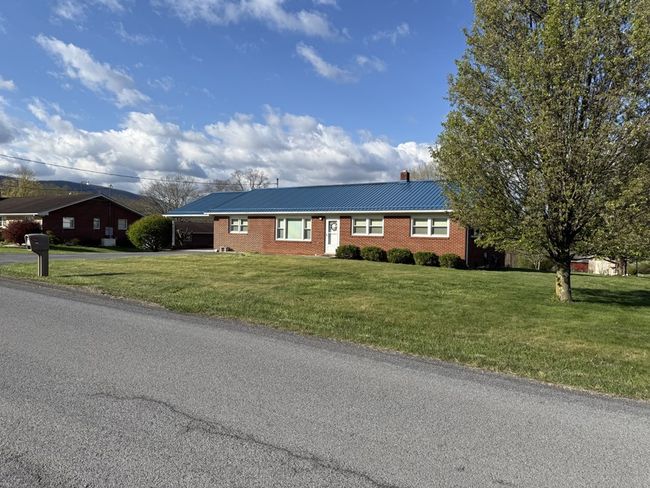 186 Summit Dr, Home with 3 bedrooms, 2 bathrooms and null parking in Peterstown WV | Image 29