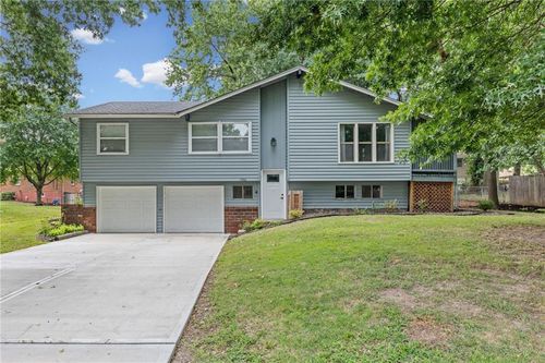 7302 Woodland Ave, Gladstone, MO, 64118-2257 | Card Image
