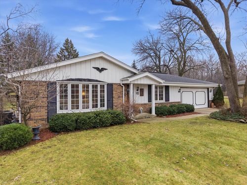 2535 S Brookside Court, New Berlin, WI, 53151 | Card Image