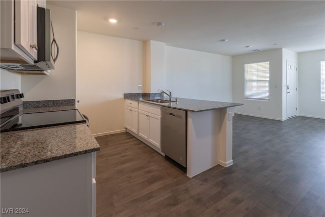 340 Summer Sparrow Ave, Townhouse with 3 bedrooms, 3 bathrooms and null parking in Henderson NV | Image 8