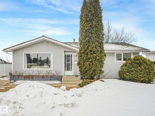 4302 51 St, Vegreville, AB, T9C1V1 | Card Image