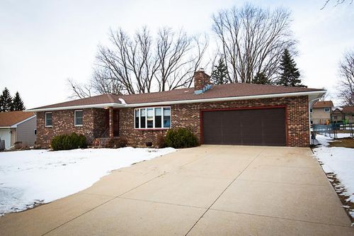 228 E 12th St, Zumbrota, MN, 55992-1423 | Card Image