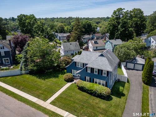 180 Rockland Rd, Fairfield, CT, 06825-1611 | Card Image