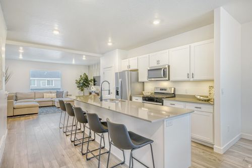 978 E Drifter Ln, Saratoga Springs, UT, 84045-5692 | Card Image