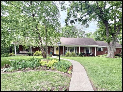 812 Laurel Dr, Warrensburg, MO, 64093-1122 | Card Image