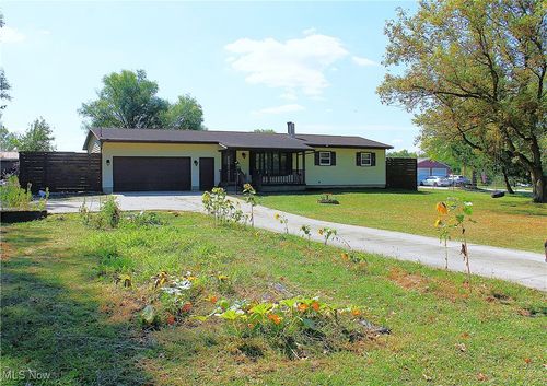 8620 Willow Rd, Burbank, OH, 44214-9604 | Card Image