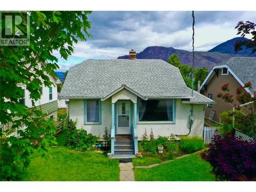 960 Nicola St, House with 2 bedrooms, 2 bathrooms and null parking in Kamloops BC | Card Image
