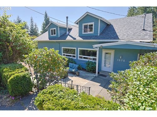 1575 N Henry St, Coquille, OR, 97423-1440 | Card Image