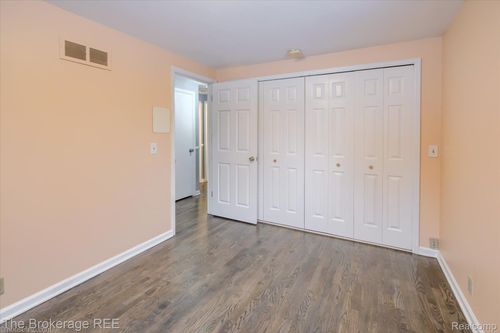 7310 Brewer Rd, Flint, MI, 48507-4614 | Card Image