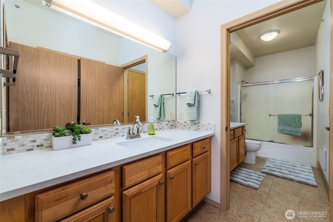 primary bedroom vanity | Image 13