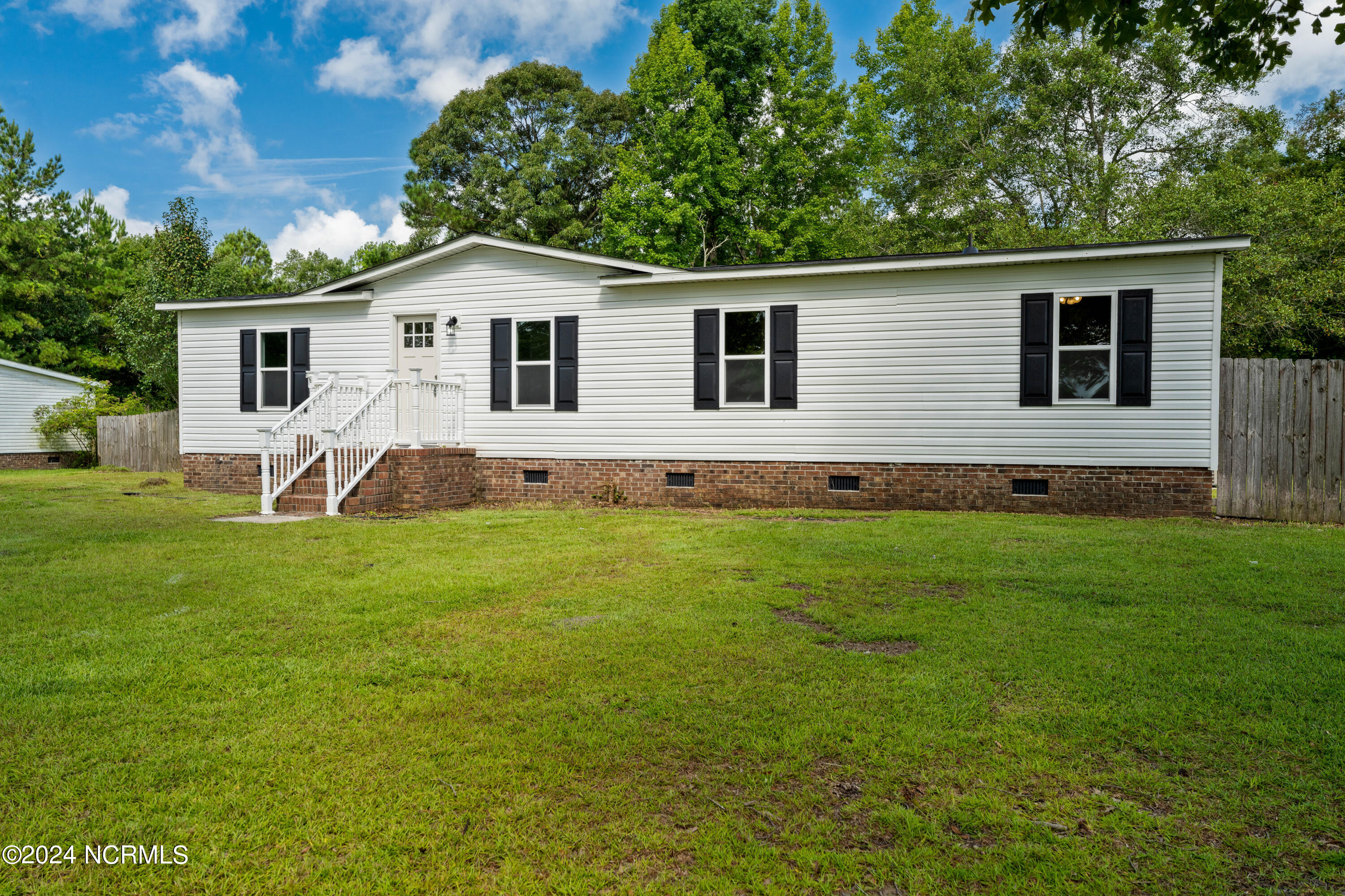 Aberdeen Ln, Jacksonville, NC 28540