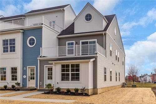 445 Harbor Ln, Lorain, OH, 44052 | Card Image