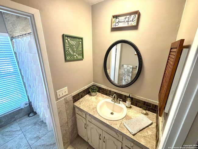 175 Columbus St, House other with 3 bedrooms, 3 bathrooms and null parking in Mcdade TX | Image 17