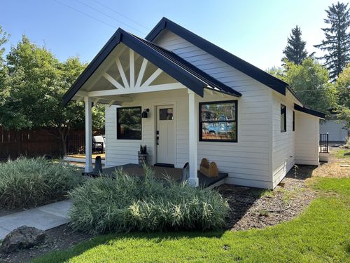 852 Nw Columbia St, Bend, OR, 97703-2411 | Card Image
