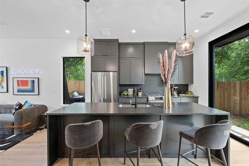 b-2008 Gathright Cv, Austin, TX, 78704-7513 | Card Image