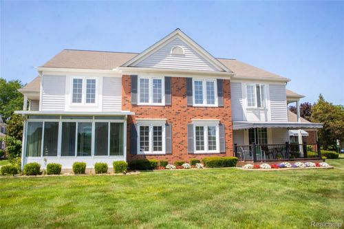 75-37485 Stonegate Cir, Clinton Township, MI, 48036-2985 | Card Image