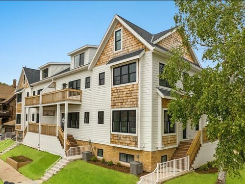 4-2606 E Park Pl, Milwaukee, WI, 53211-3840 | Card Image