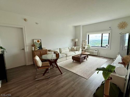 apt-1504-1 Carriage City Plz, Rahway, NJ, 07065-5188 | Card Image