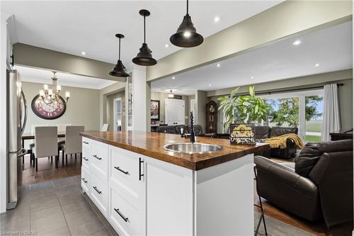 2116 Binbrook Rd E, Binbrook, ON, L0R1C0 | Card Image