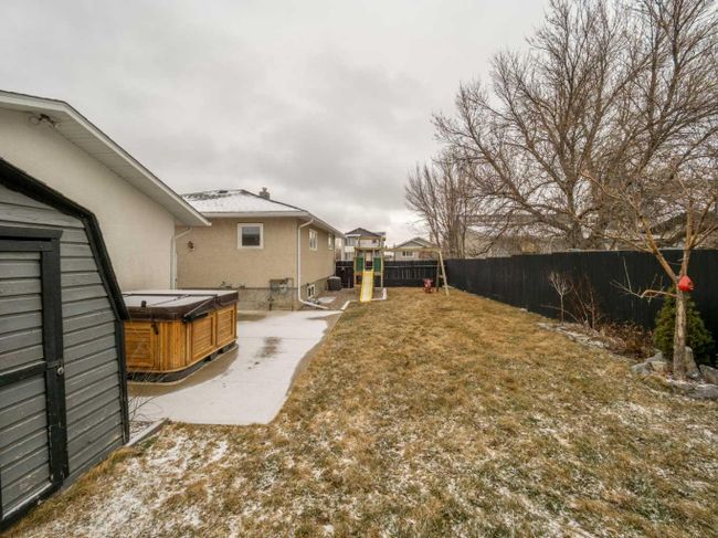 1106 41 Avenue N, Home with 4 bedrooms, 2 bathrooms and 5 parking in Lethbridge AB | Image 33
