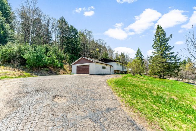 39220 Combermere Rd, House other with 5 bedrooms, 2 bathrooms and 2 parking in Combermere ON | Image 38