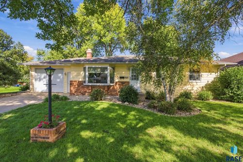 406 Johnson Ave, Baltic, SD, 57003-2001 | Card Image