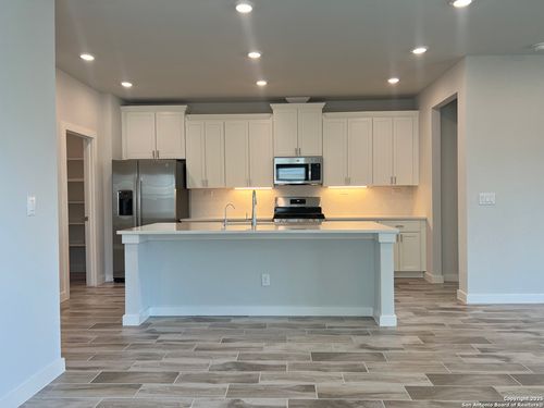 760 Fort Leonard, San Antonio, TX, 78245-4832 | Card Image