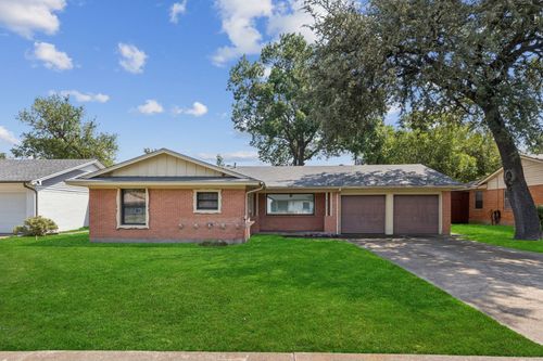 10916 Wyatt St, Dallas, TX, 75218-2329 | Card Image