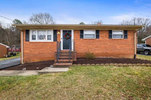 1124 S Winchester Ave, Waynesboro, VA, 22980-5635 | Card Image