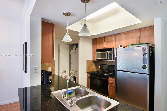 APT-626 - 2000 N Bayshore Dr, Condo with 1 bedrooms, 1 bathrooms and null parking in Miami FL | Image 6